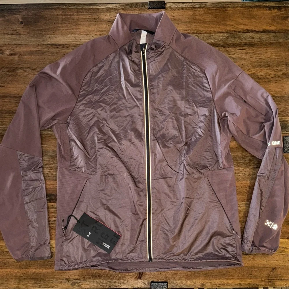 Men’s Large, Lululemon x Barry’s Fast & Free Jacket, Cherry Cola, MSRP $188 - Picture 5 of 10